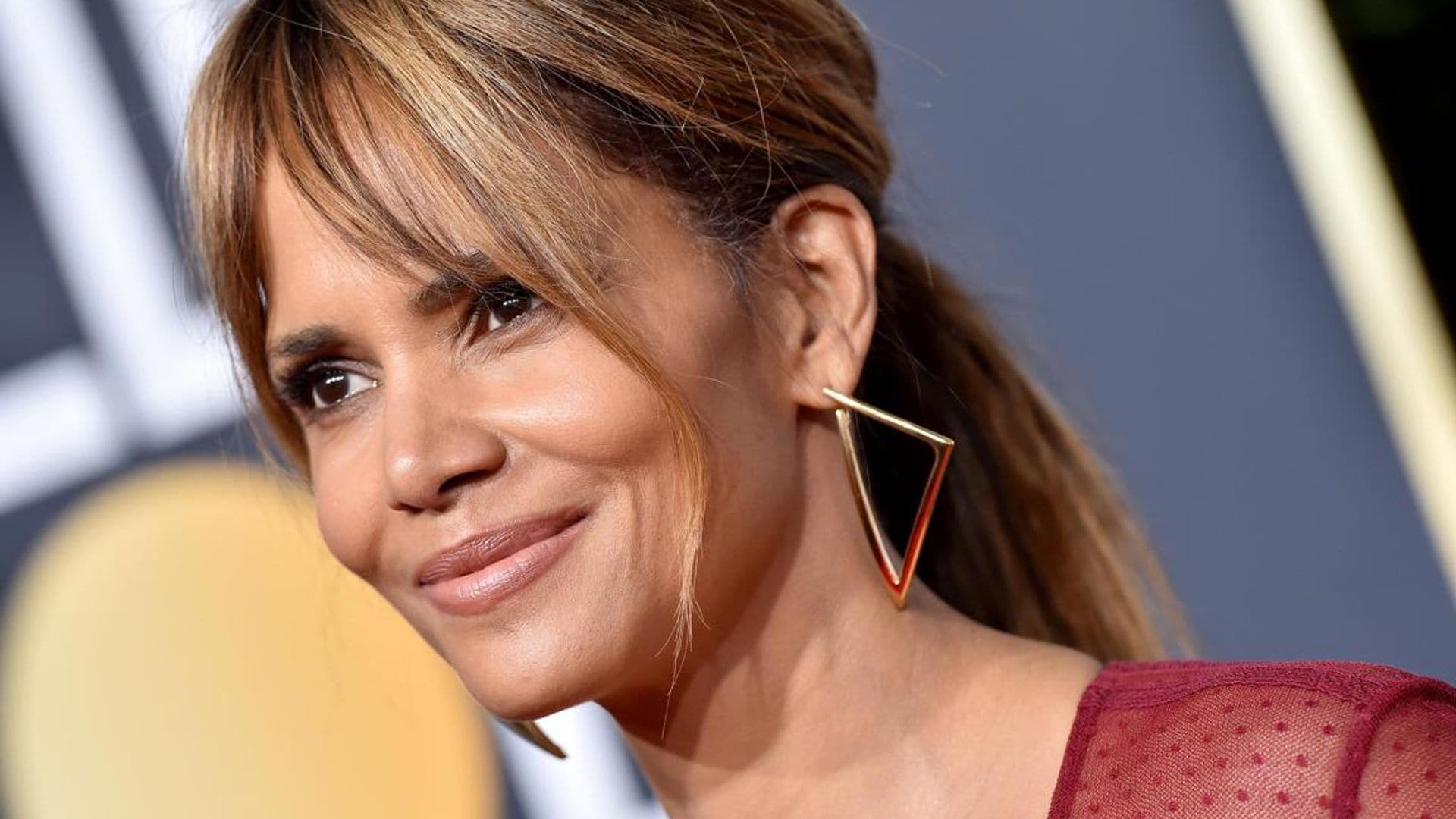 Get Halle Berry’s glowing skin with this DIY face mask