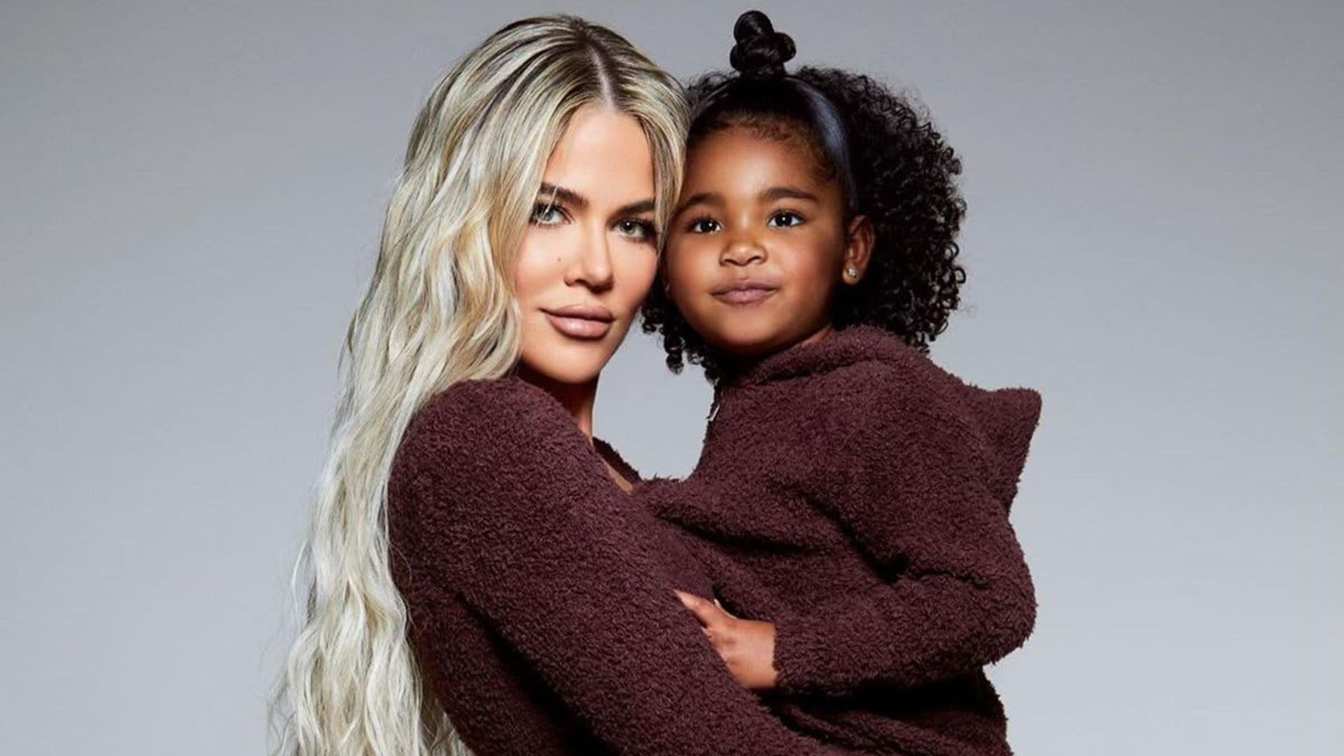 Khloe Kardashian looks spectacular in family Christmas pictures with True