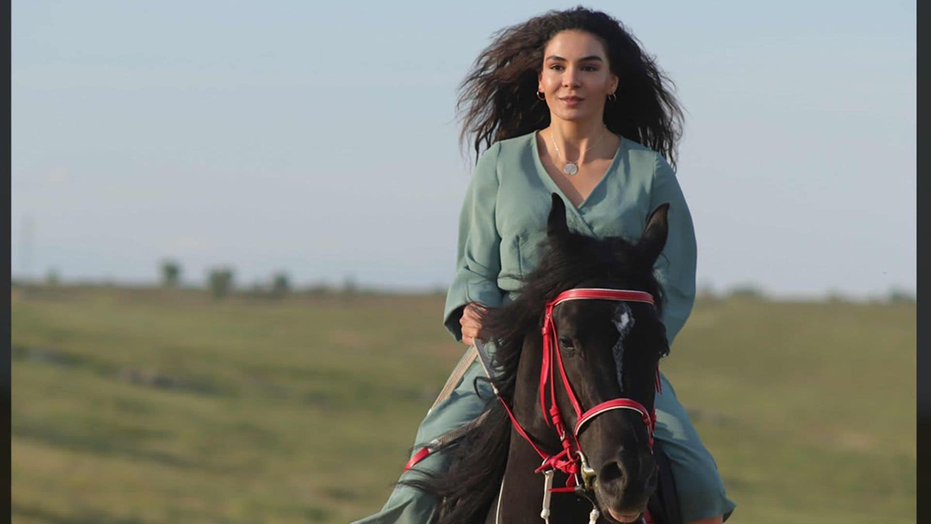 Meet Ebru Sahin, the beautiful protagonist of ‘Hercai: Love and revenge’