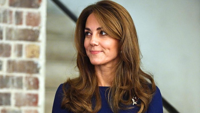 Kate Middleton wears royal blue dress