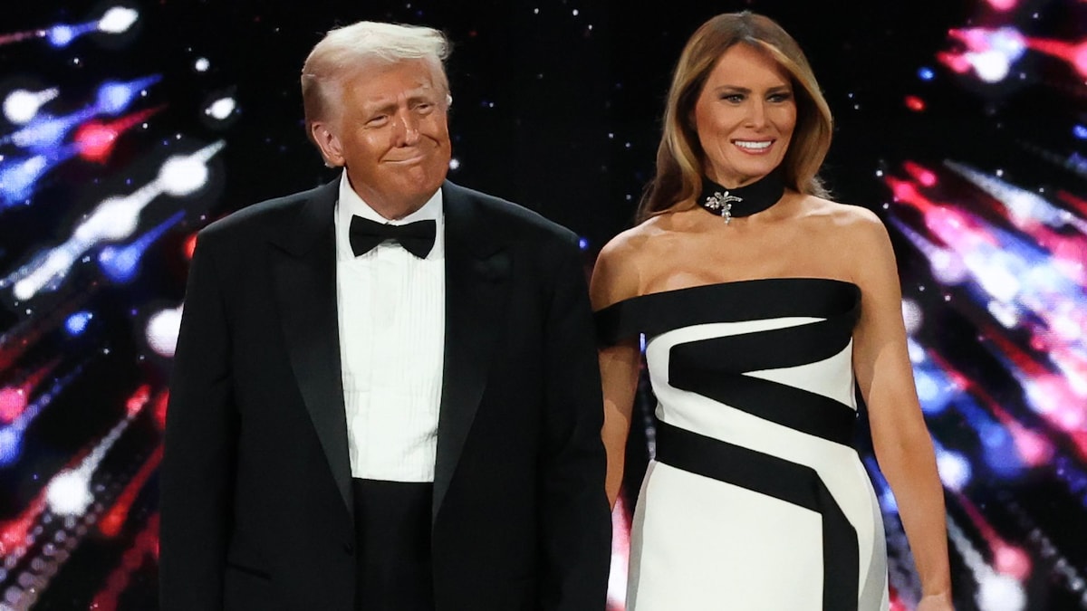 President Donald Trump praises 'extraordinary wife' First Lady Melania Trump on their anniversary