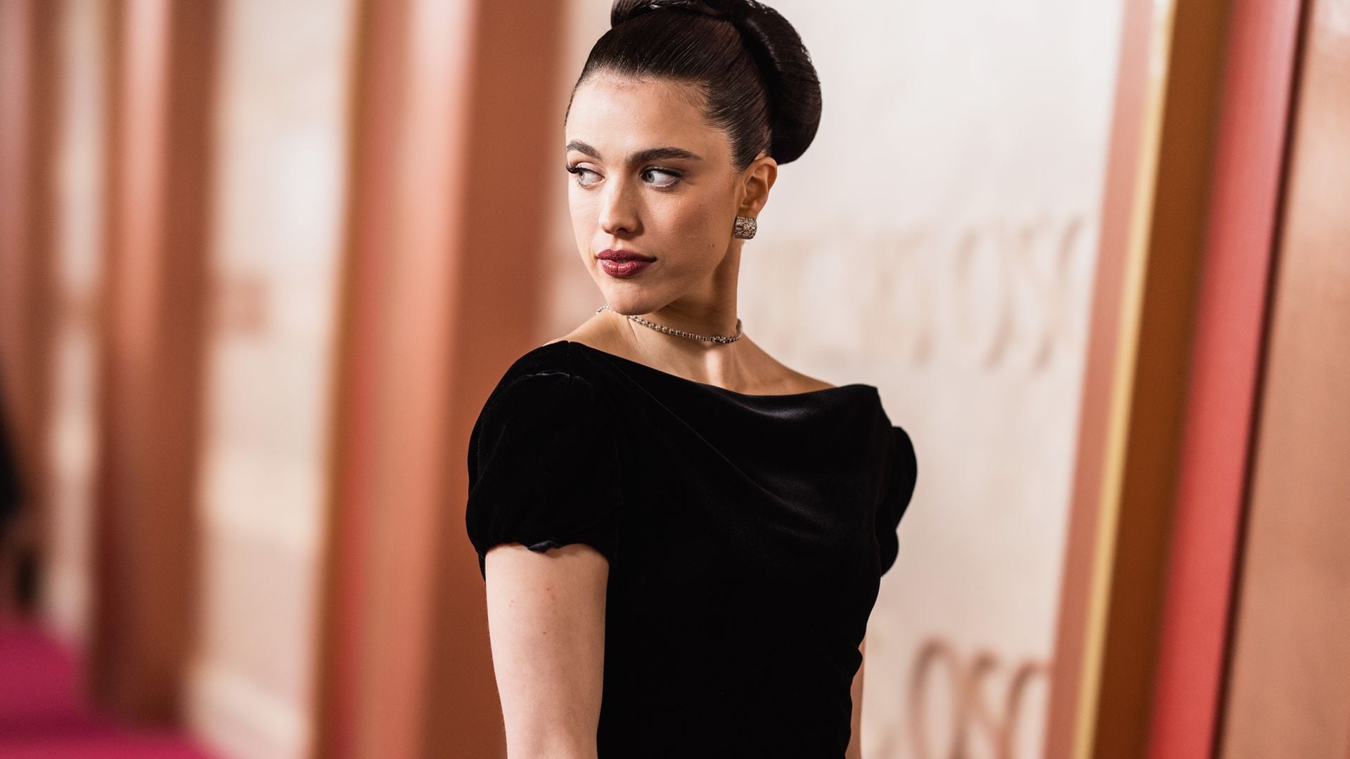 Style star Margaret Qualley stuns in reverse necklace on the Oscars red carpet