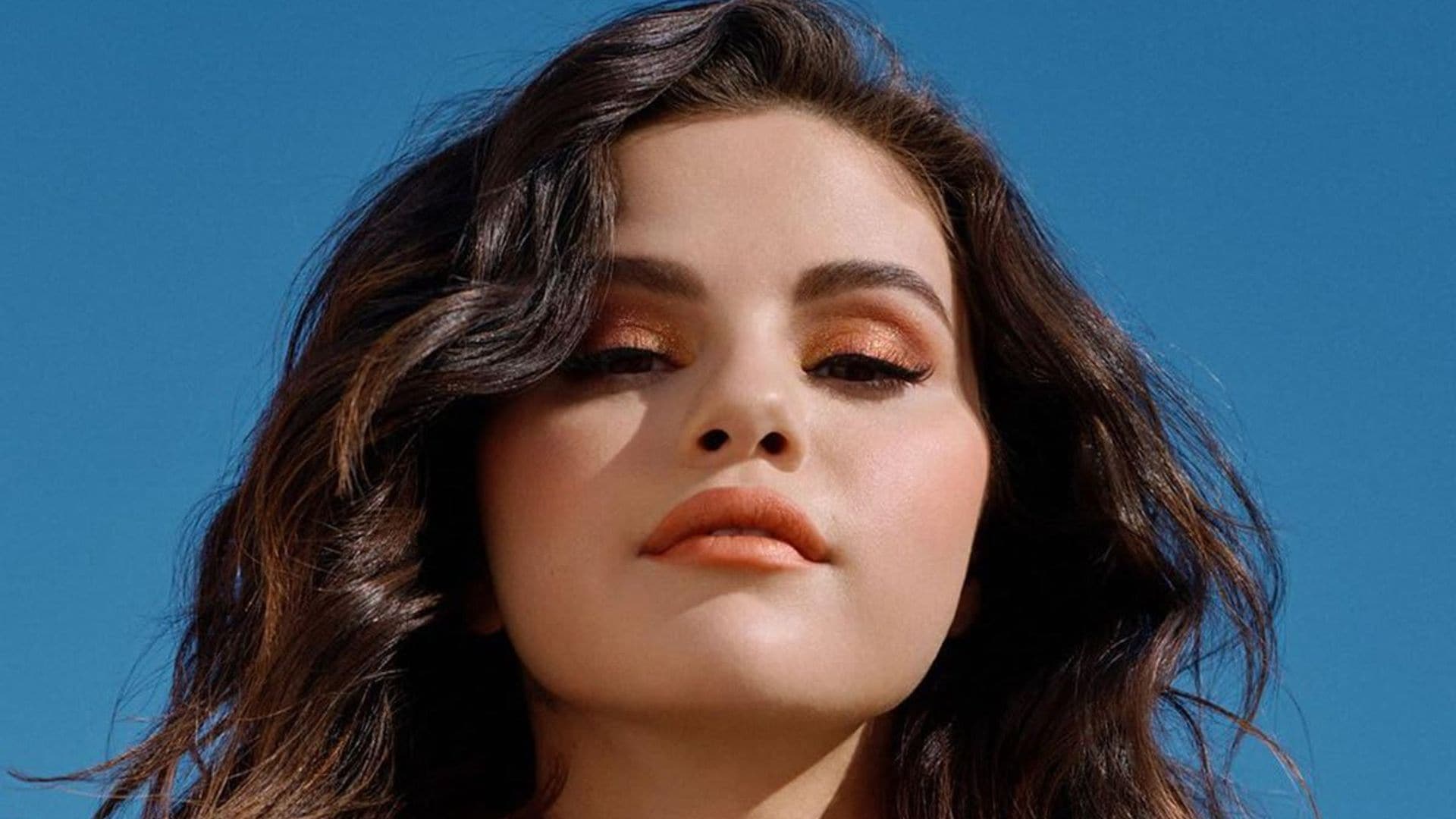 Selena Gomez wins the platinum blonde trend with this new icy look