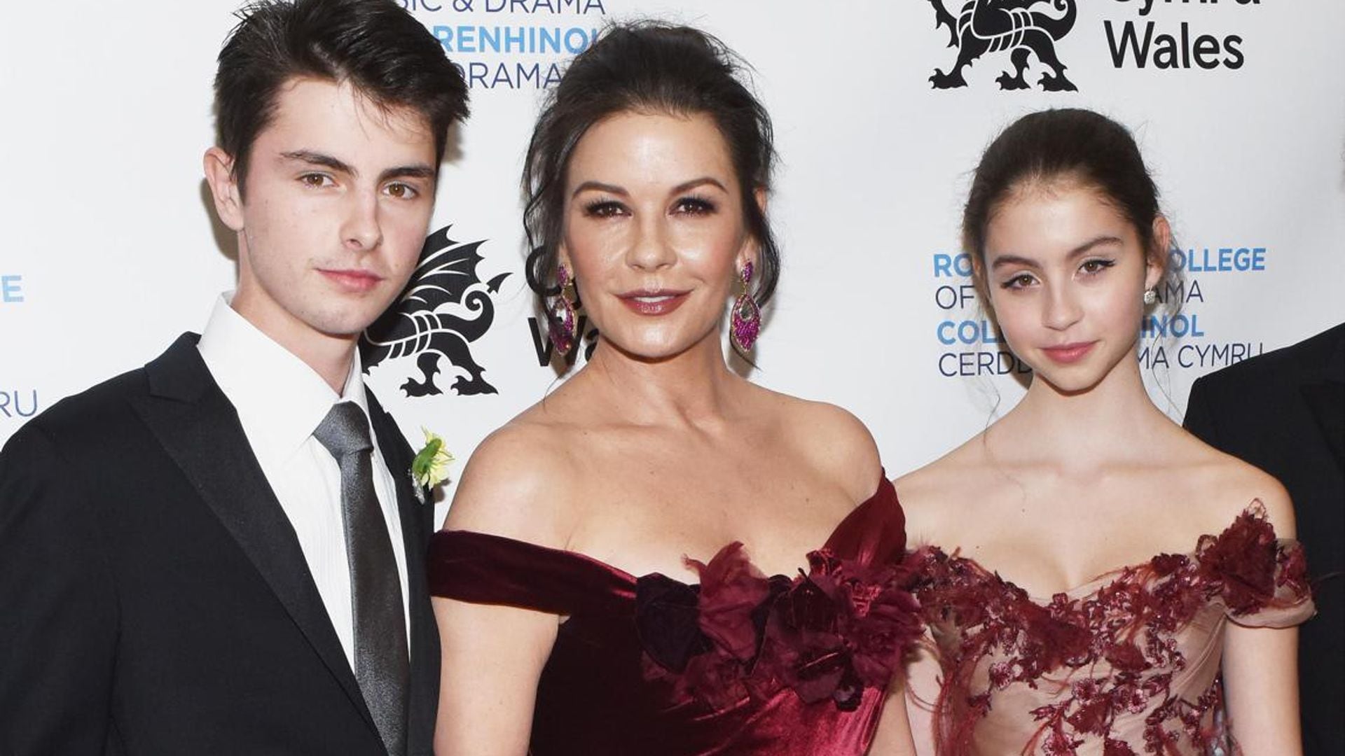 Catherine Zeta-Jones’ son Dylan entertains sister Carys with hilarious ‘pocket chair’ trick