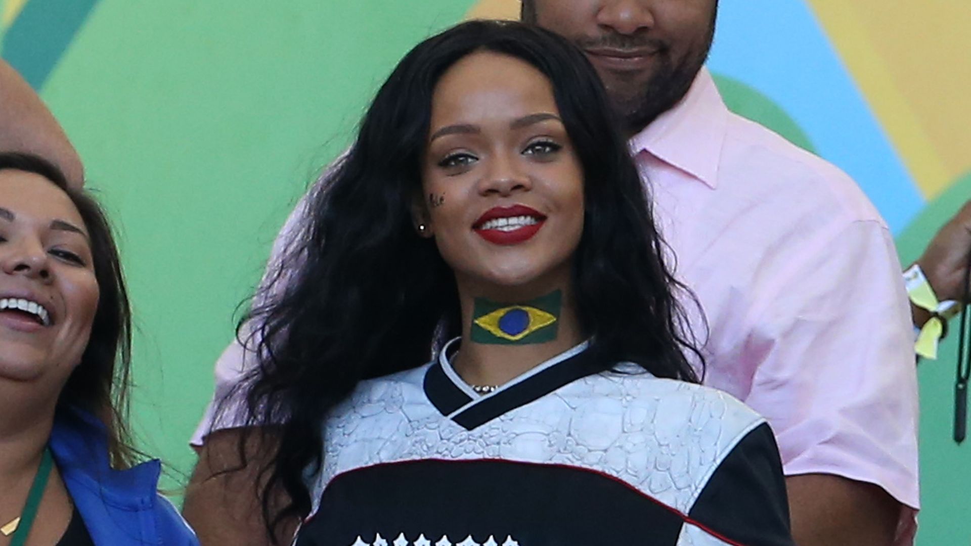 Rihanna's lookalike is Latina! Even the singer reacted by asking her to drop an album