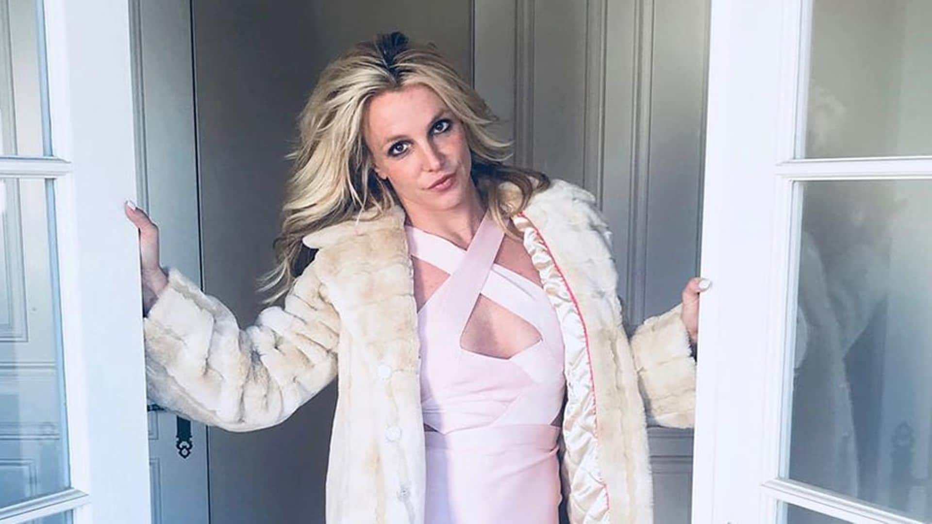 Britney Spears reveals jaw-dropping, color-coded, walk-in closet