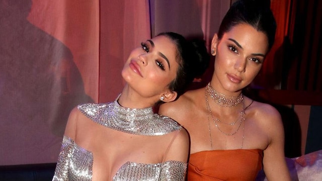 Kylie Jenner, Kendall Jenner posing