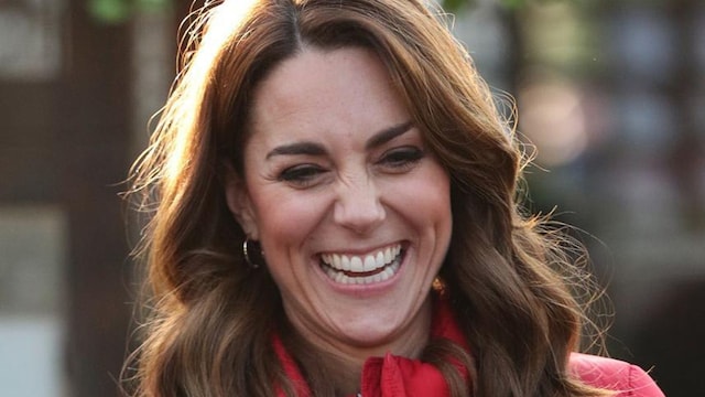 Kate Middleton photobombed by toddler