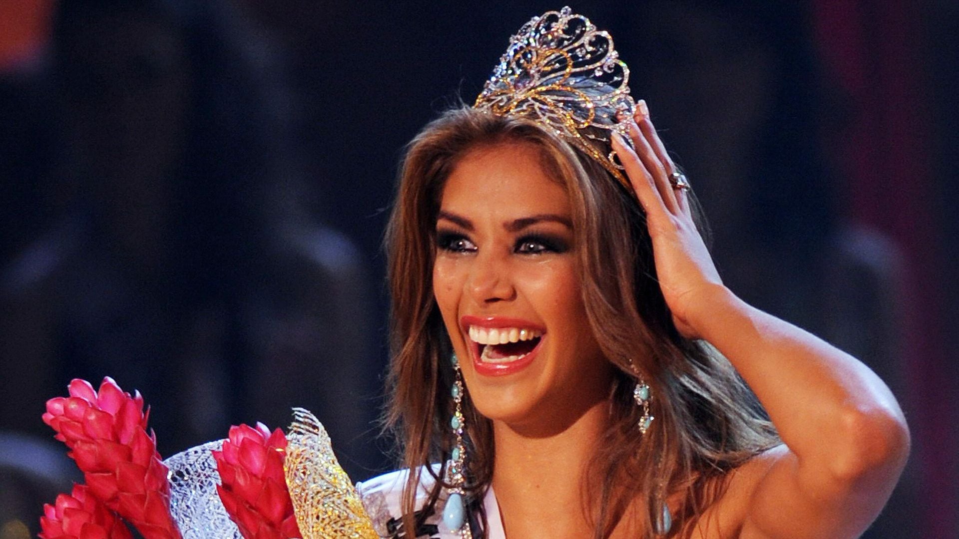 Dayana Mendoza, Miss Universe 2008, announces engagement to pastor Carlos Uribe