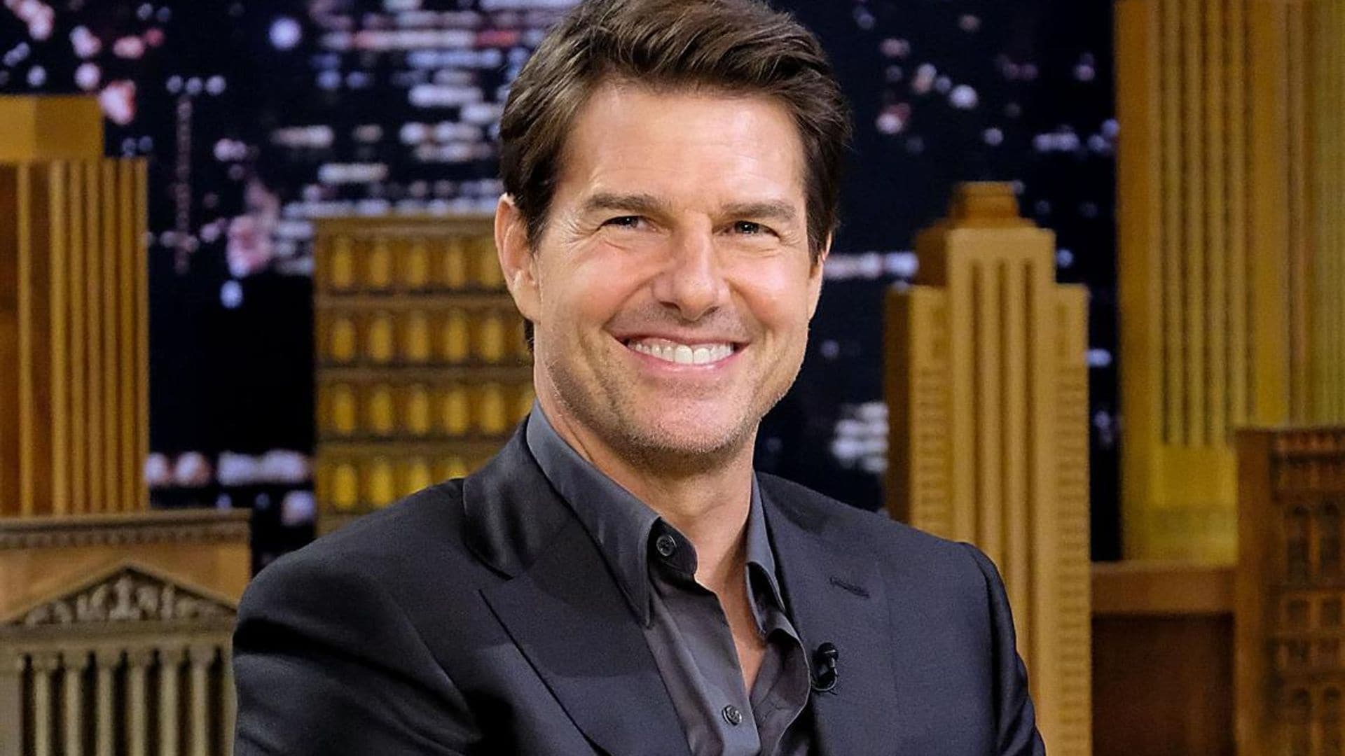 Tom Cruise was recognized by fans while wearing a face mask