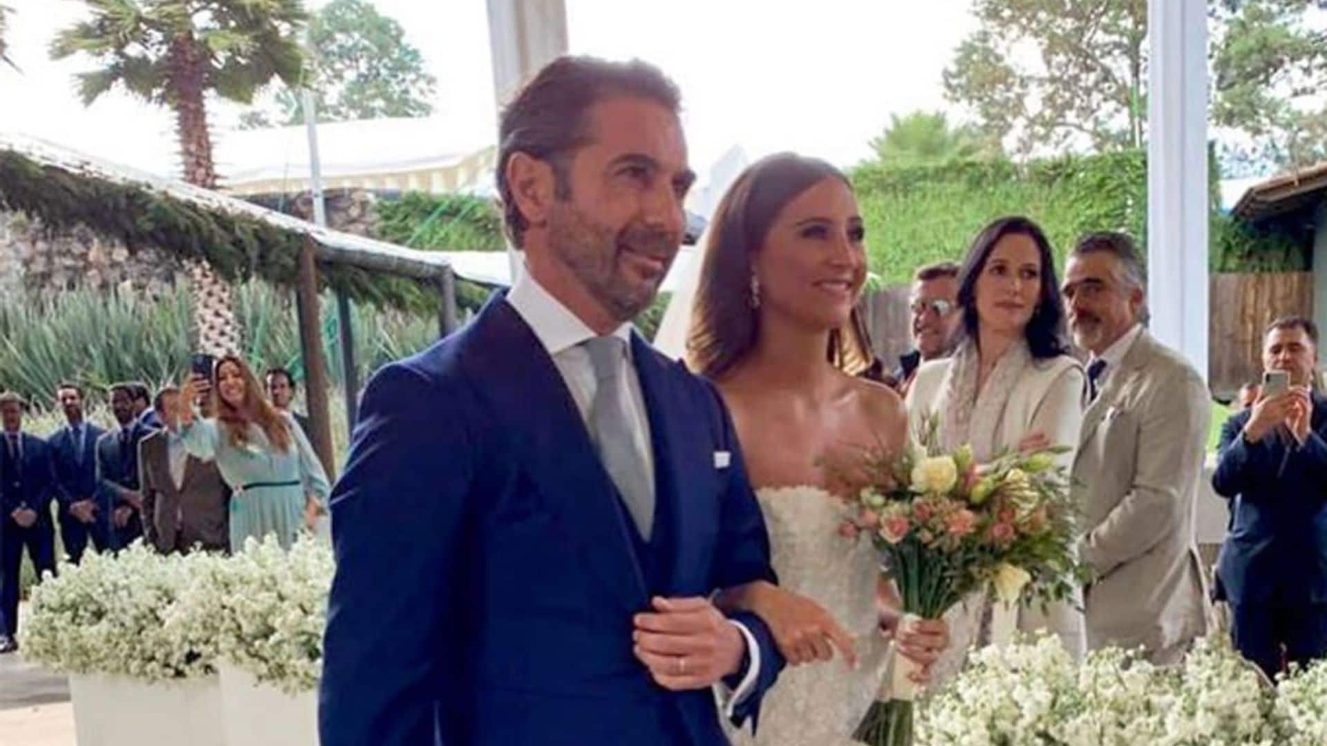 Pepe Baston celebrates his daughter's wedding accompanied by his wife, Eva Longoria