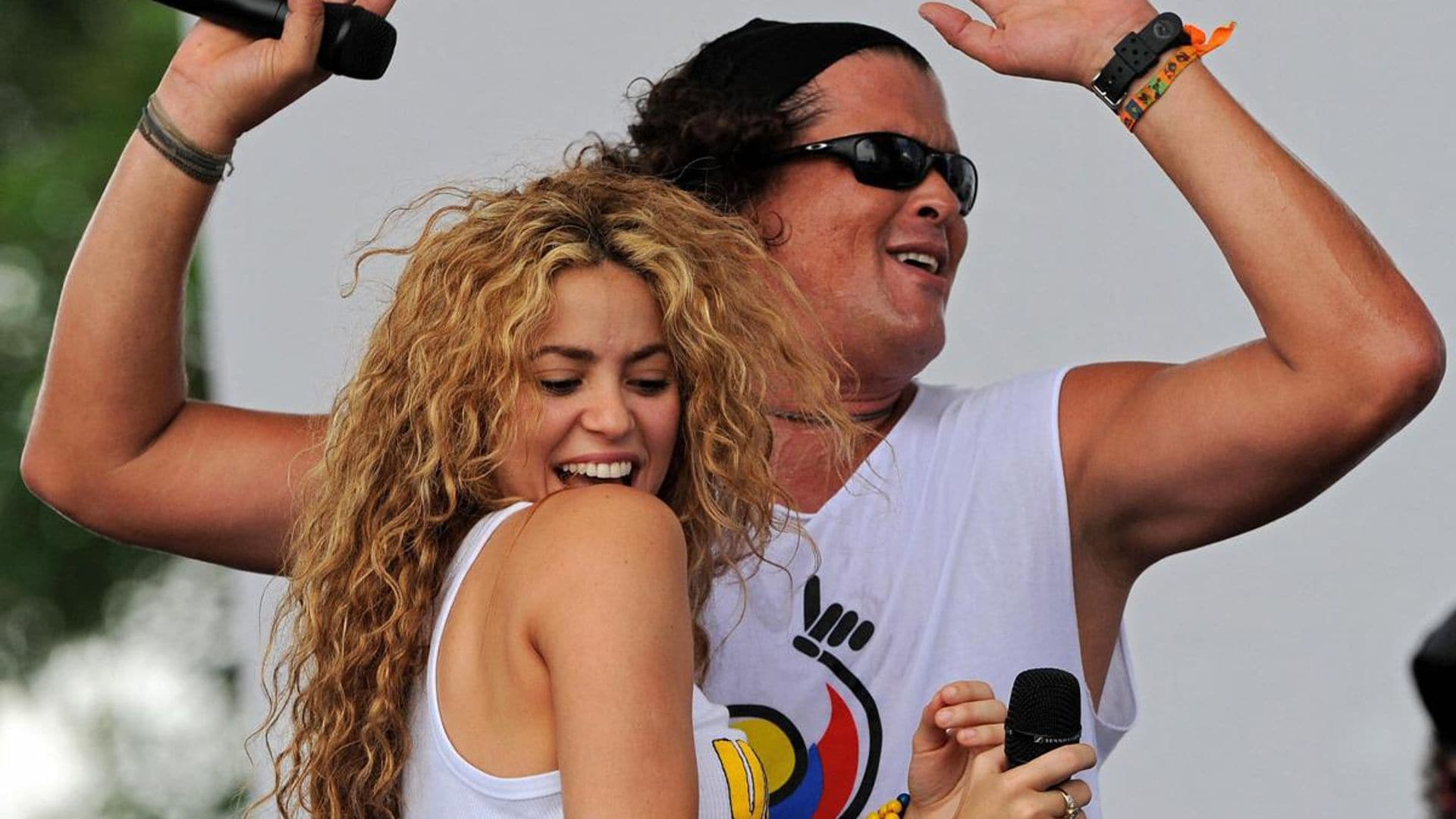 Carlos Vives supports Shakira by changing the lyrics of ‘La Bicleta’