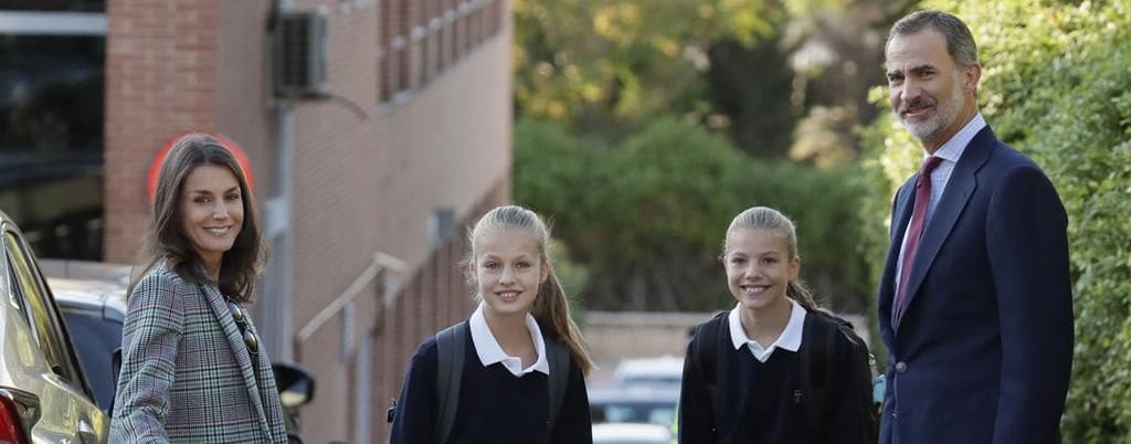 Queen Letizia and King Felipe take daughters to school