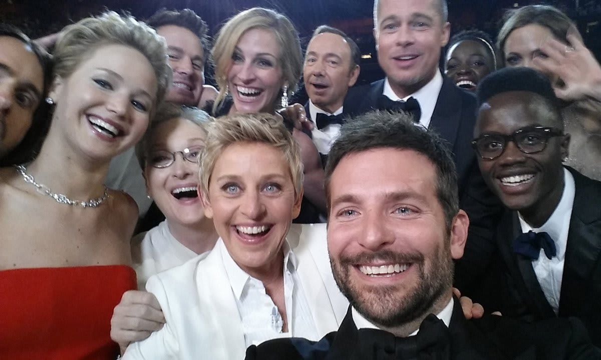 The most epic selfie at the Oscars - 2014