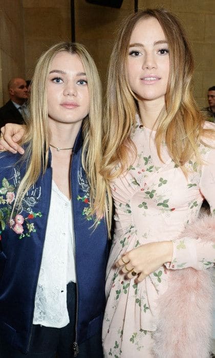 Model Suki Waterhouse (right) made the Topshop Unique show a family affair attending with her equally stylish sister Immy Waterhouse (left).
<br>
Photo: Getty Images for Topshop