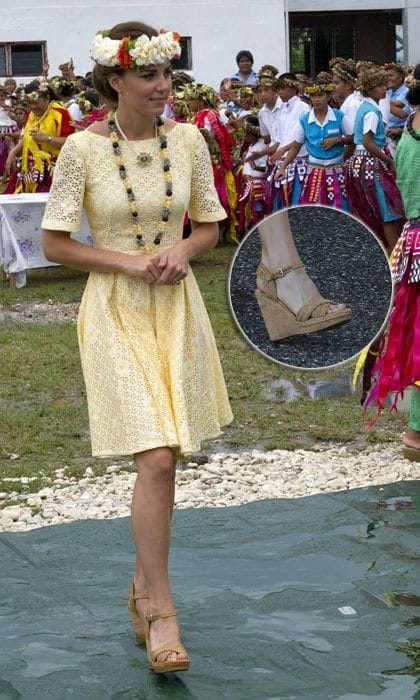 She accessorized her chic yellow dress with a pair of Stuart Weitzman wedges for a visit to the Solomon Islands.
<br>
Photo: Getty Images