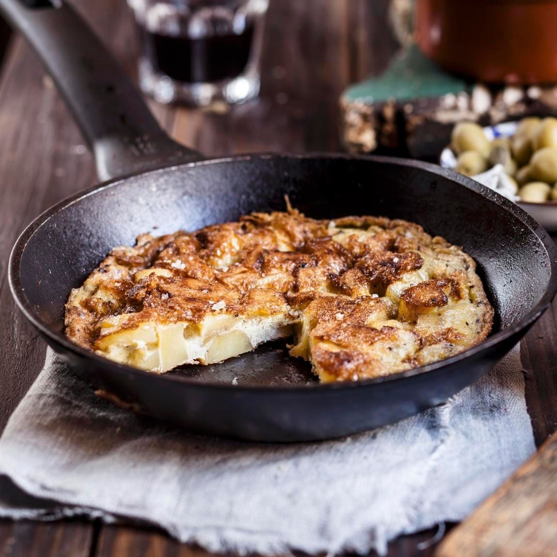 Tapas: tortilla de patata (Spanish potato omelette)