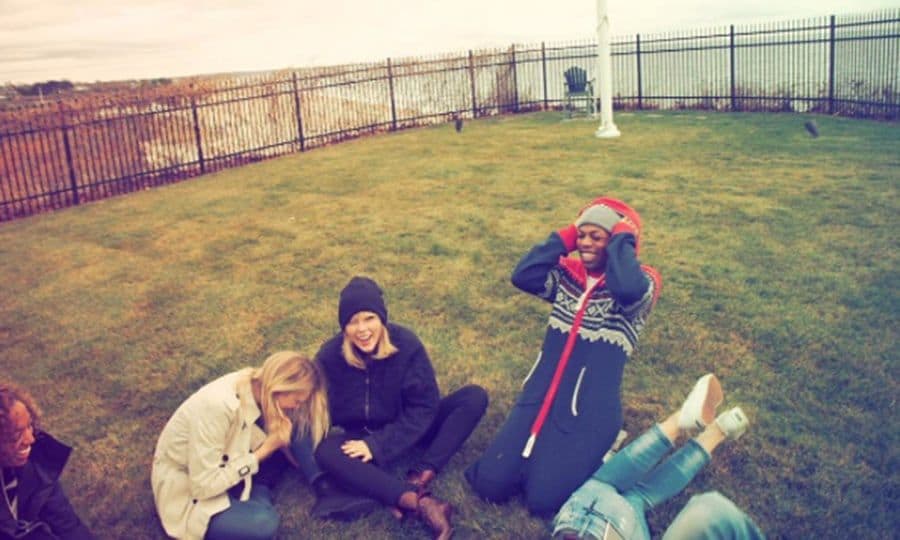 Taylor Swift had a group of pals including Martha Hunt and Lily Donaldson over for her very own Friendsgiving.
Photo: Instagram/@taylorswift