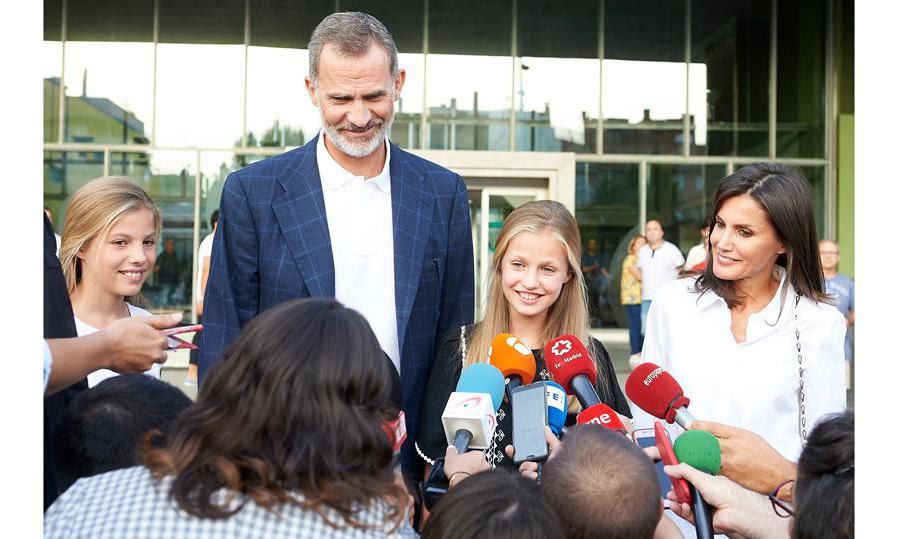 King Juan Carlos receives 'personal gift' from Princess Leonor, Infanta Sofia at hospital