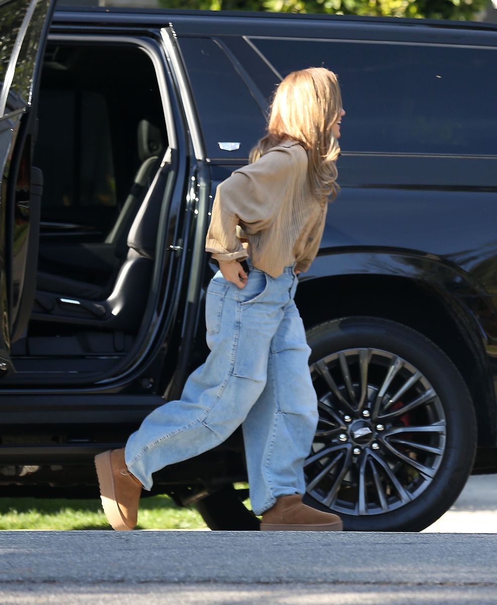 Jennifer Lopez picking up Emme at Ben Affleck's home