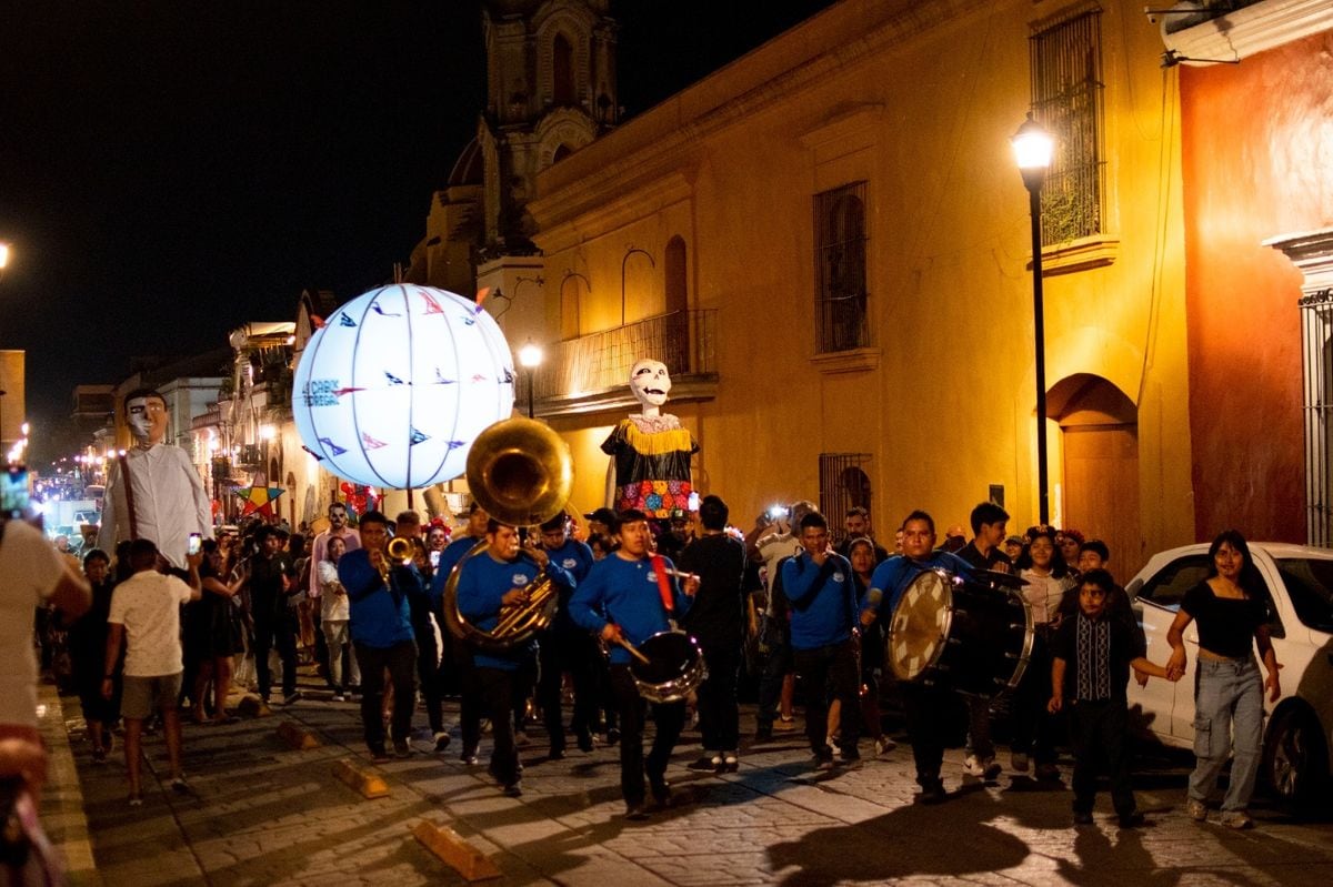 Dia De Muertos parade