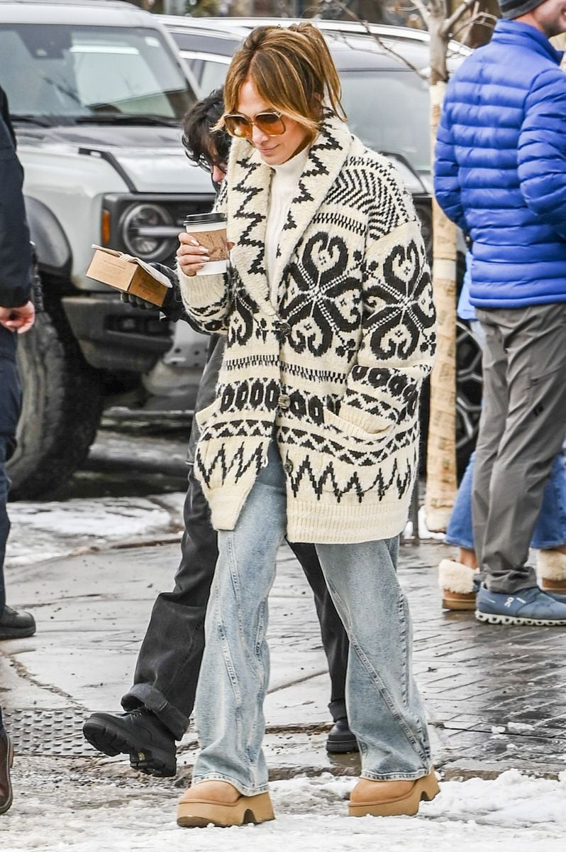 Jennifer López fue vista comprando en Moncler en Aspen, Colorado.