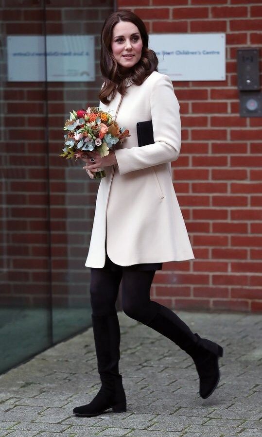 Currently expecting her third child, Kate Middleton recycled her cream coat by GOAT for an outing to the Hornsey Road Children's Centre on November 14. The royal wore tights and suede low-heeled boots for the visit, where she met with fellow expectant moms.
Photo: Neil Mockford/GC Images