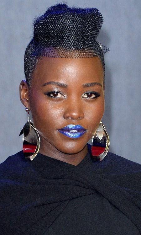 The actress wearing a metallic blue lip colorn