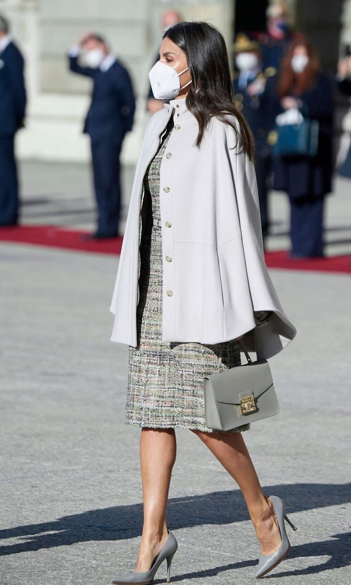 Queen Letizia wore a cape and tweed dress to welcome the Italian president on Nov. 16