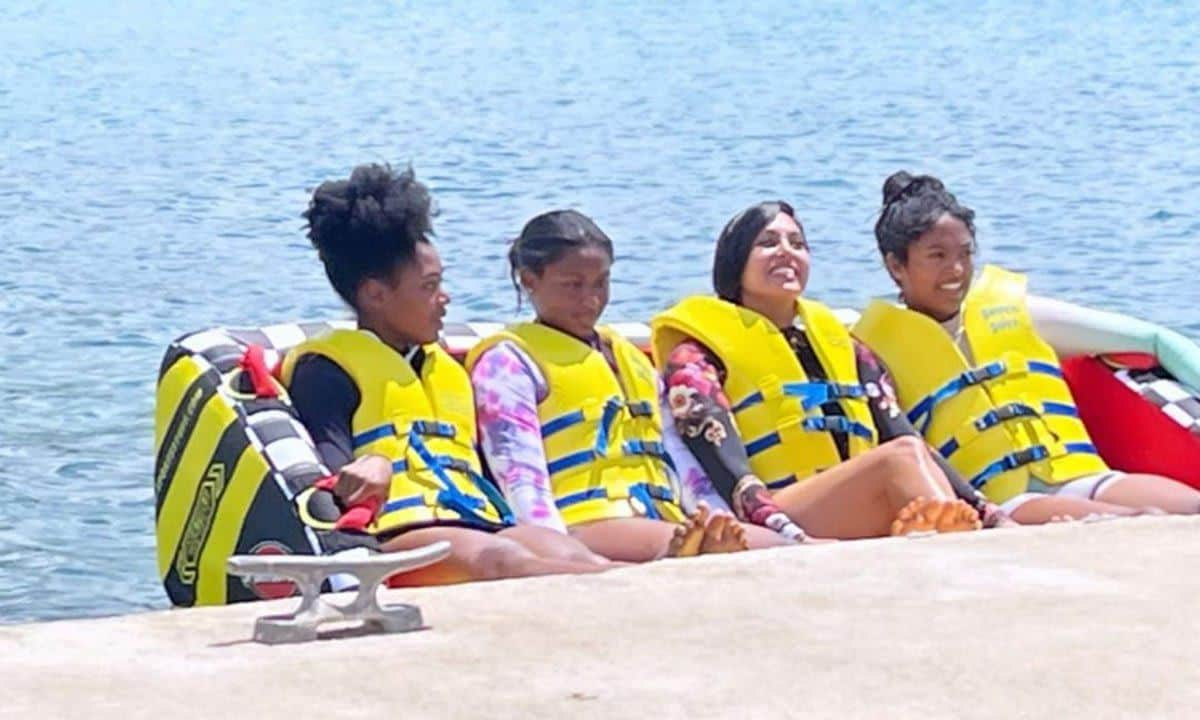 Vanessa Bryant vacations in Jamaica with daughters