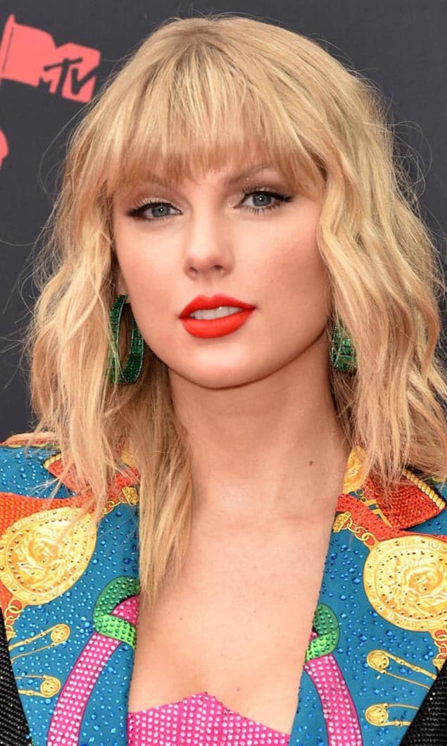 Taylor Swift's red lips