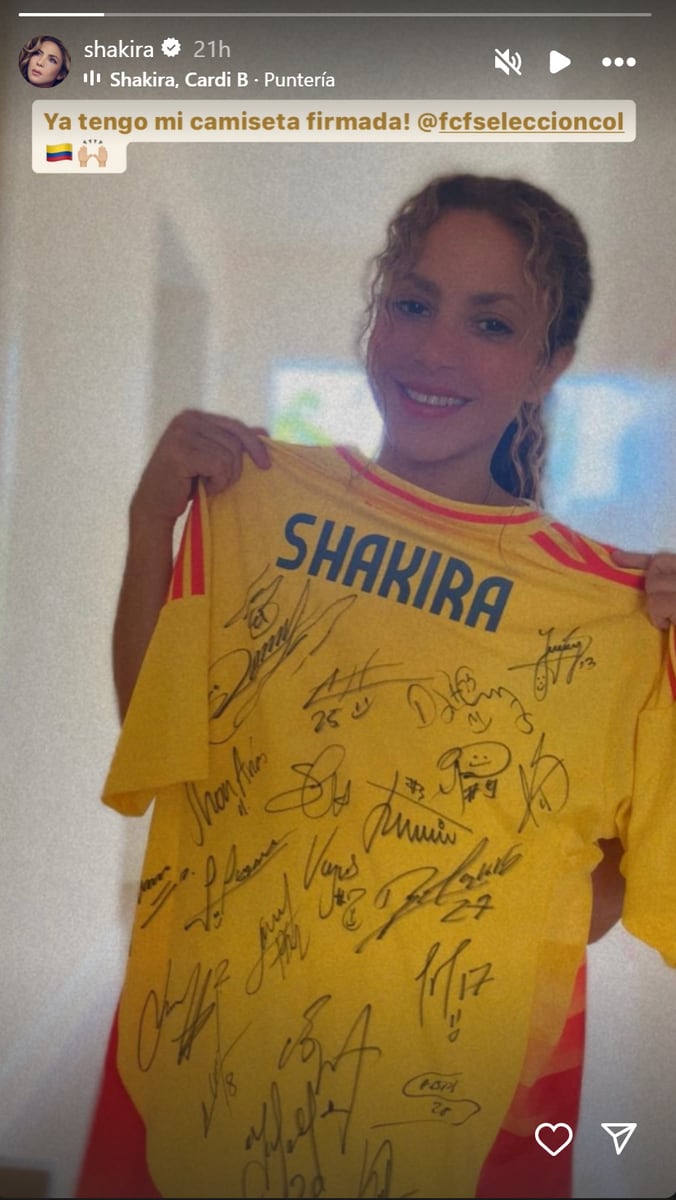 Shakira with her Colombia soccer jersey