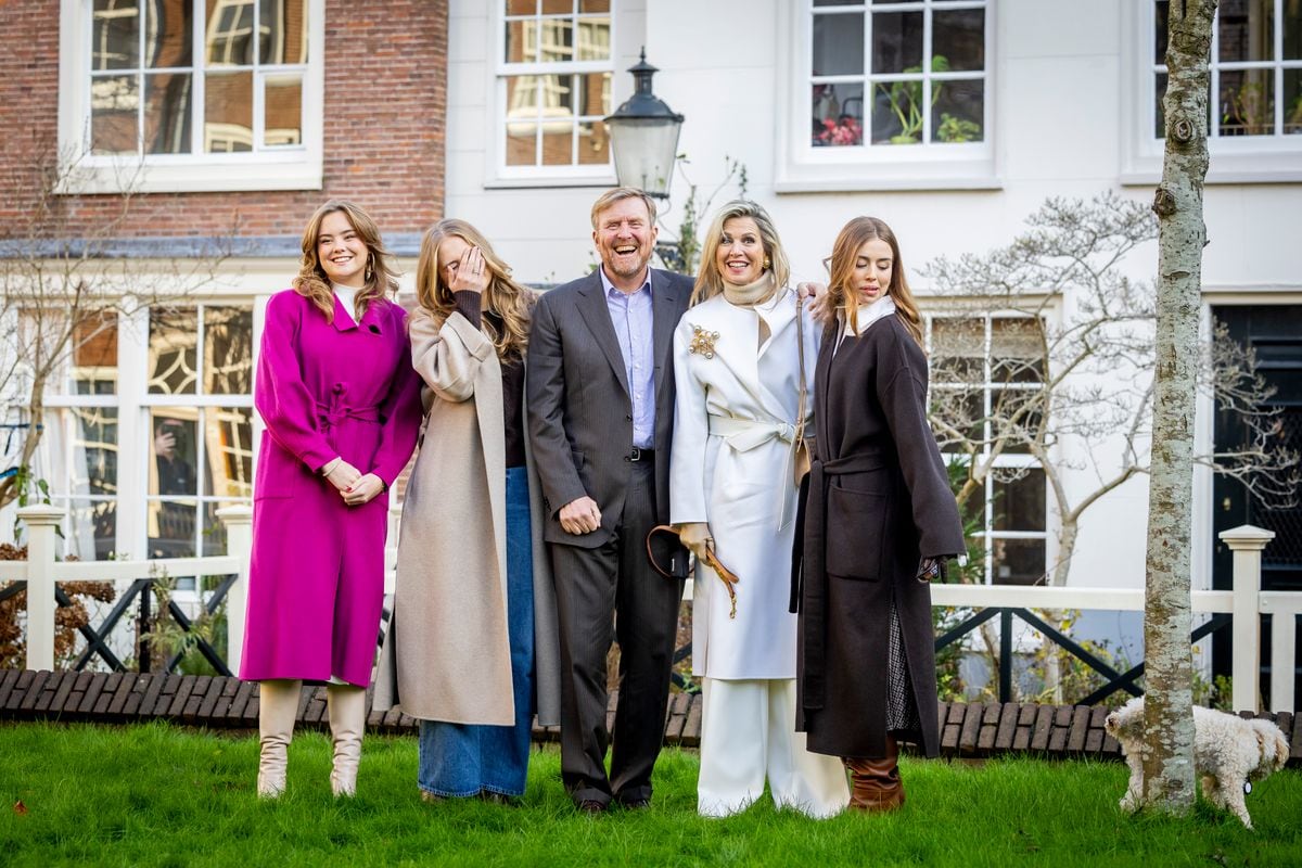 AMSTERDAM, NETHERLANDS - NOVEMBER 29: King Willem-Alexander of The Netherlands, Queen Maxima of The Netherlands, Princess Amalia of The Netherlands, Princess Alexia of The Netherlands and Princess Ariane of The Netherlands during a photo session in the city center on November 29, 2024 in Amsterdam, Netherlands. (Photo by Patrick van Katwijk/Getty Images)