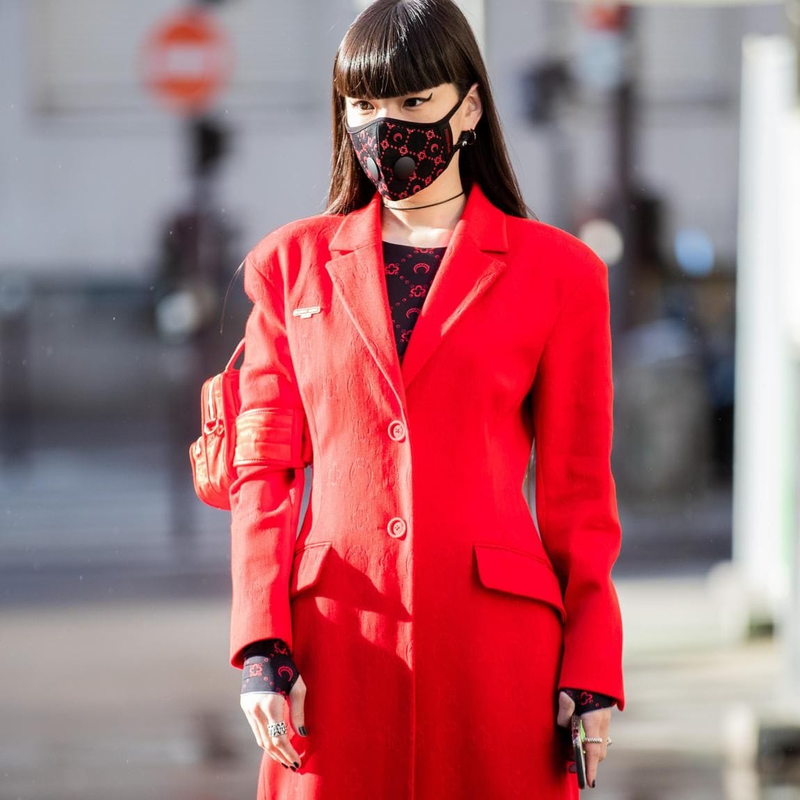 Street Style - Paris Fashion Week - Womenswear Fall/Winter 2020/2021 : Day Two