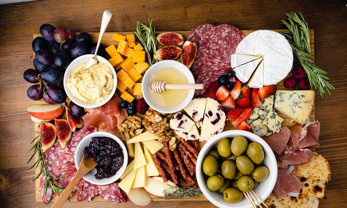 Learn how to make the perfect charcuterie board like a pro!