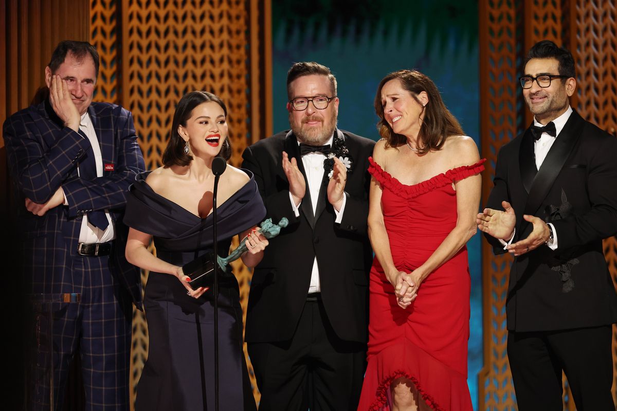 LOS ANGELES, CALIFORNIA - FEBRUARY 23: (L-R) Richard Kind, Selena Gomez, Michael Cyril Creighton, Molly Shannon, and Kumail Nanjiani accept the Outstanding Performance by an Ensemble in a Comedy Series award for âOnly Murders in the Buildingâ onstage during the 31st Annual Screen Actors Guild Awards at Shrine Auditorium and Expo Hall on February 23, 2025 in Los Angeles, California. (Photo by Matt Winkelmeyer/Getty Images)