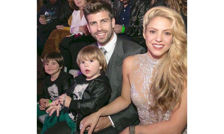 Shakira had the support of her men at the Los 40 Music Awards. The singer brought her adorable sons Sasha and Milan, plus their dad her longtime love, pro soccer star Gerard Pique to the show in Spain.
Photo: Instagram/@shakira