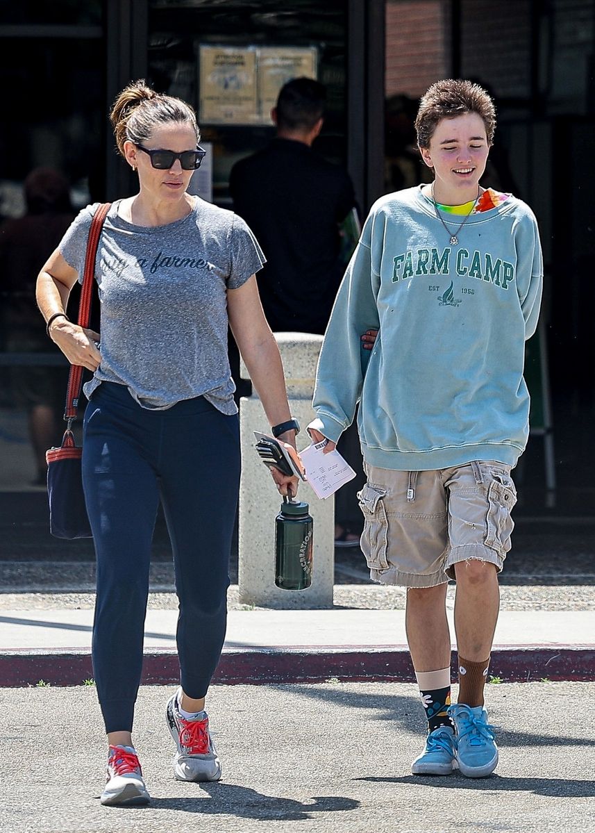 Jennifer Garner and Fin Affleck at the DMV