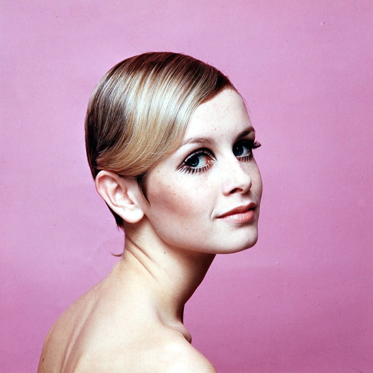 1967. Modelling. A portrait of British model Twiggy wearing black mascara.