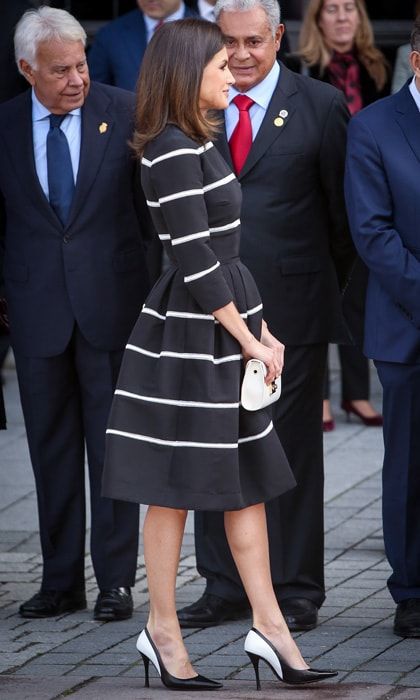 Queen Letizia stripes