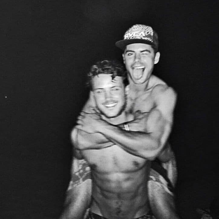What's better than one Efron? Two! Zac receives a piggyback ride from his dare we say hotter younger brother Dylan.
<br>
Photo: Instagram/@ZacEfron