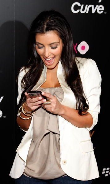 kimd-kardashian-blackberry.jpg