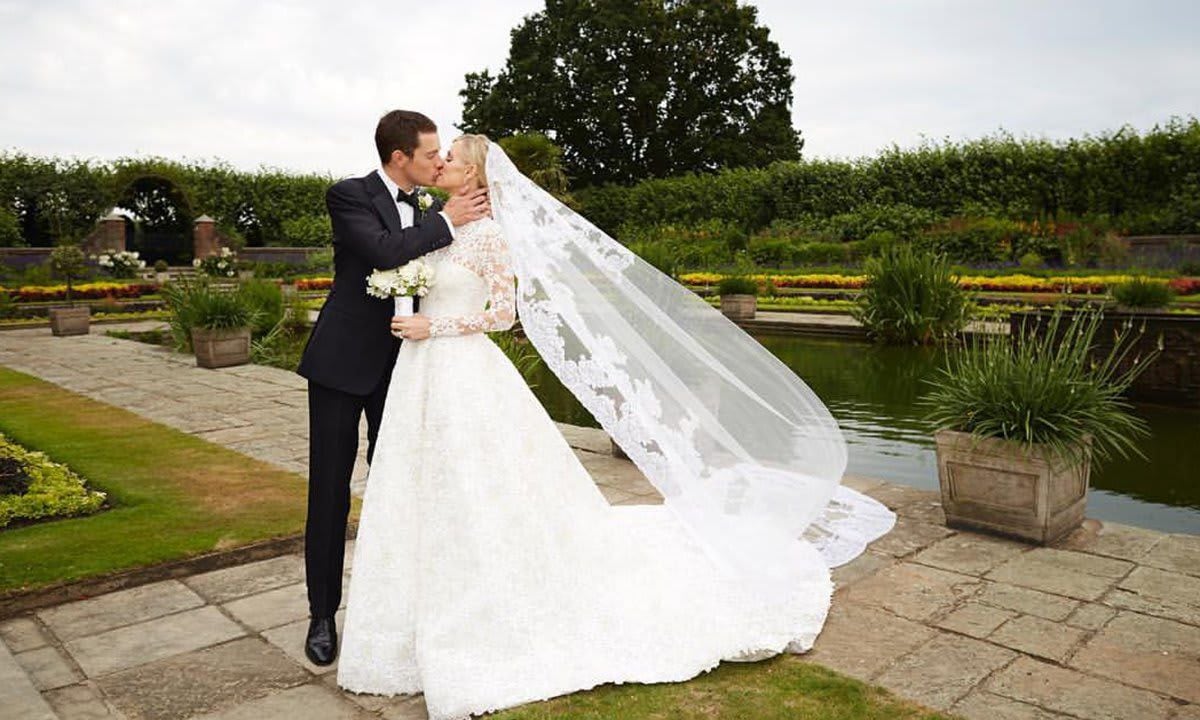 Nicky Hilton contrajo matrimonio con James Rothschild con un vestido de novia de Valentino