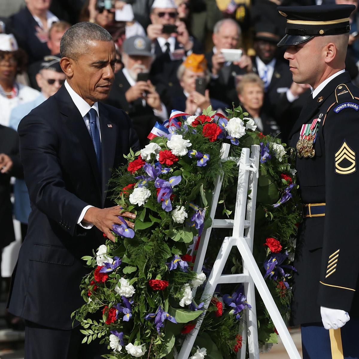 President Obama Lays Wreath At Tomb Of Unknown Soldier On Veterans Day