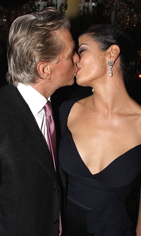 Michael Douglas and Catherine Zeta-Jones smooched on a glamorous night out.
Photo: Getty Images
