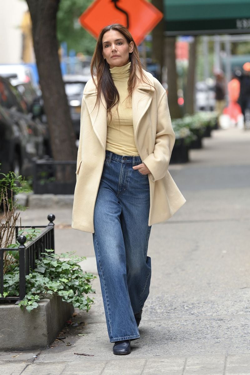  Katie Holmes spotted out and about wearing Banana Republic 