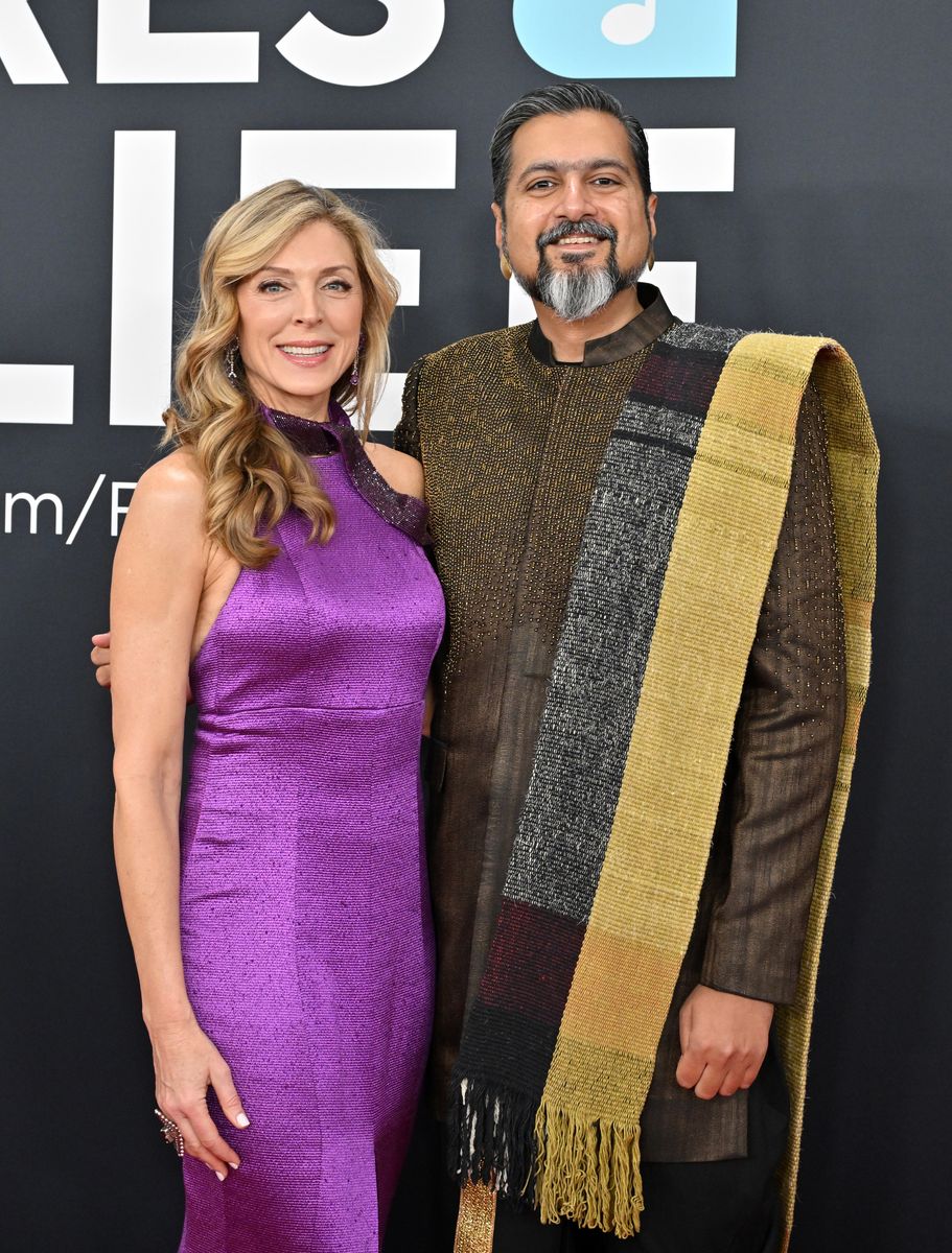 Marla Maples y Ricky Kej asisten a los 67º Premios Grammy 