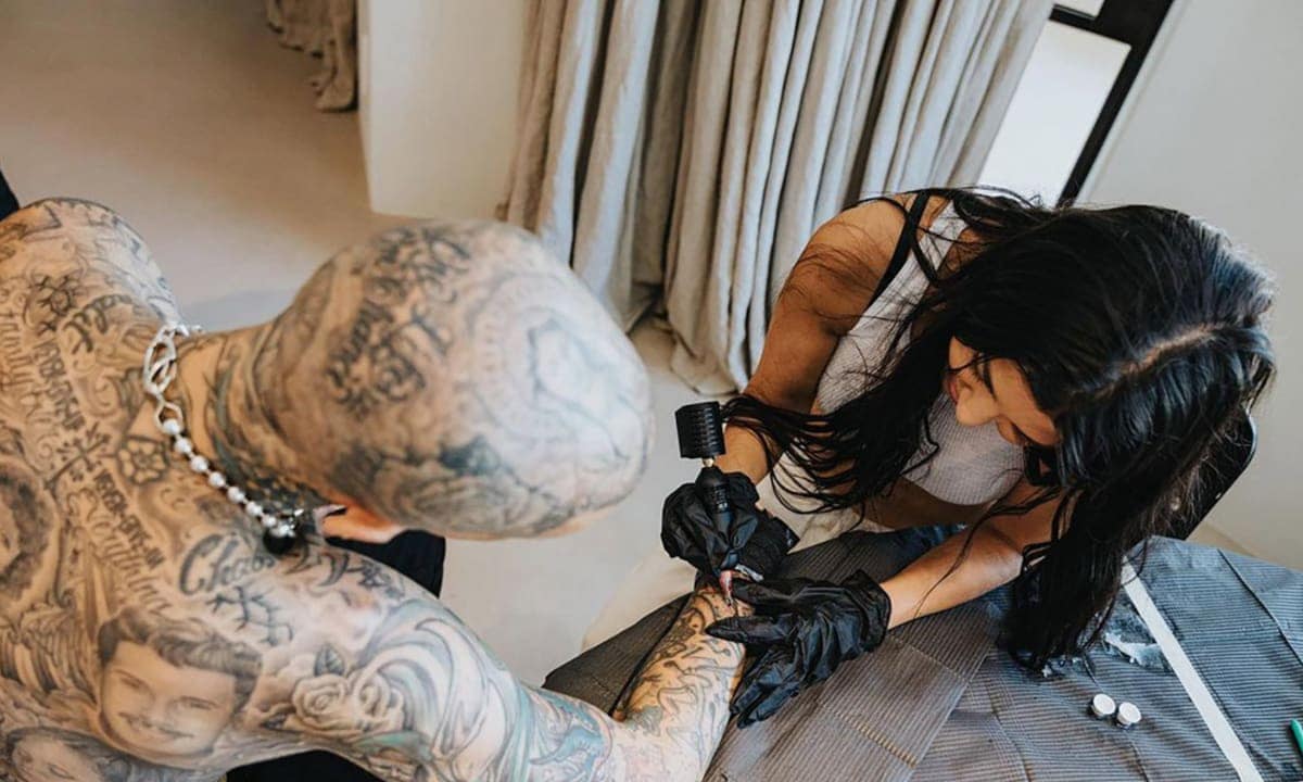 Kourtney Kardashian tattoos her boyfriend Travis Barker