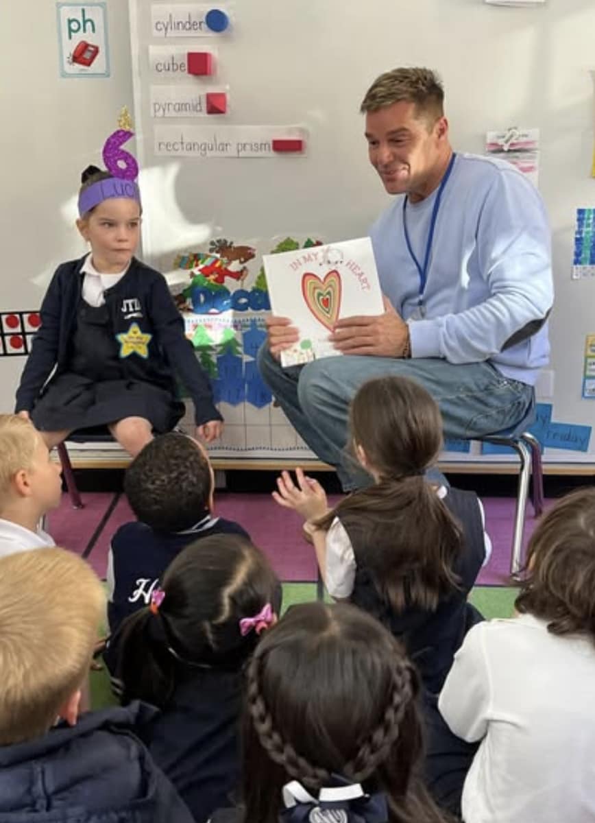 Ricky Martin accompanied his daughter Lucia to a presentation in her school