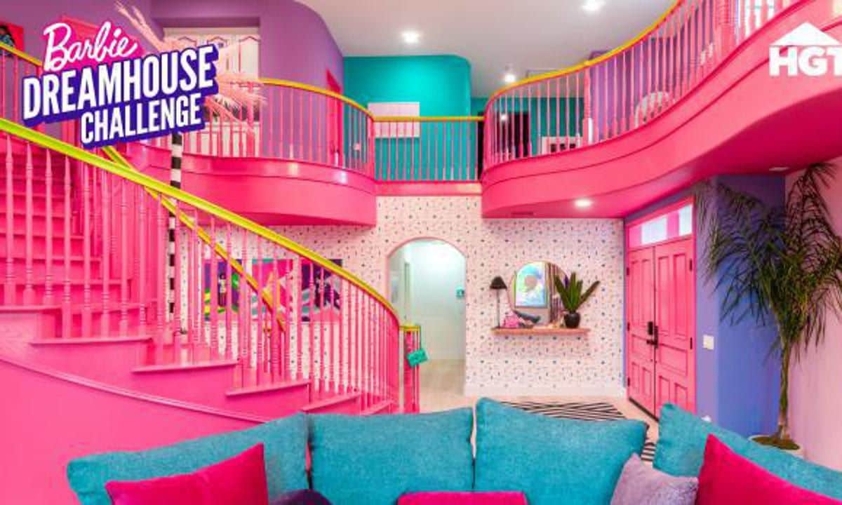 Egypt Sherrod and Mike Jackson's 1990s-themed Barbie entryway